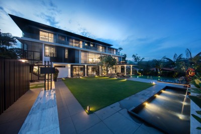 Queen Astrid Gardens Villa